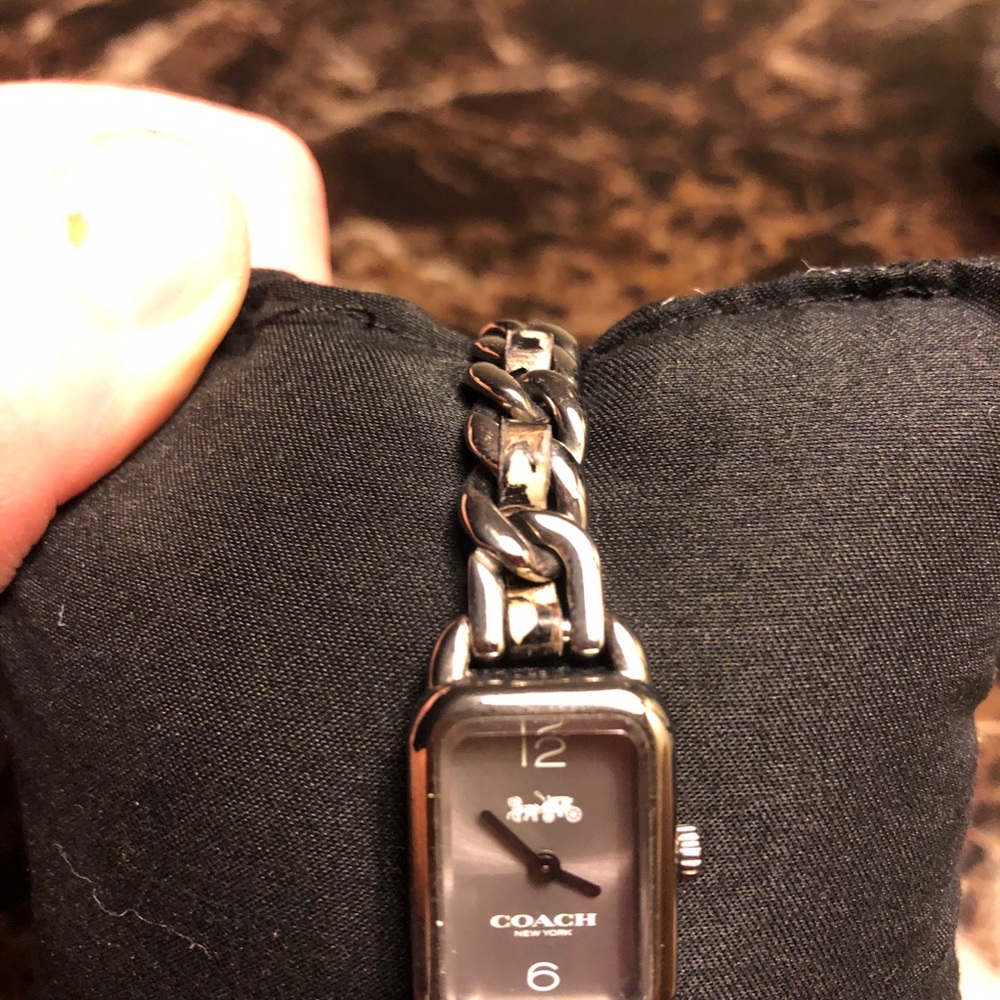 Coach Etched Bracelet Watch trimmed/black leather - Picture 5 of 8
